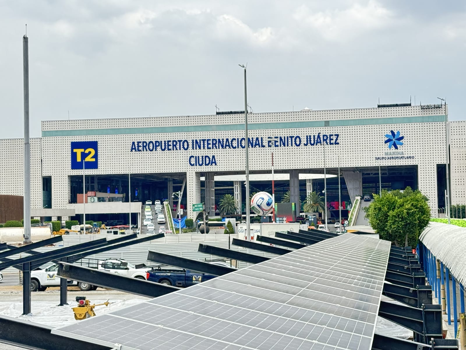 Terminal 2 del AICM y estructuras solares